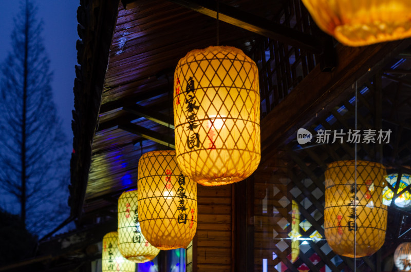 上海朱家角古镇一家菜馆的灯笼