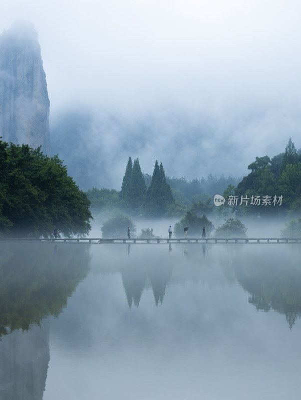 浙江缙云仙都朱潭山石梁桥风光