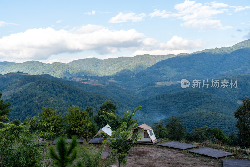 山间露营帐篷风景