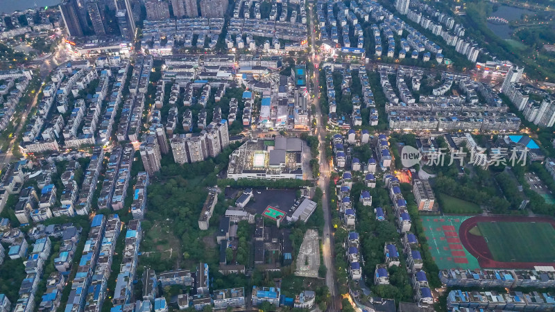 鸟瞰城市小区夜景道路网航拍图