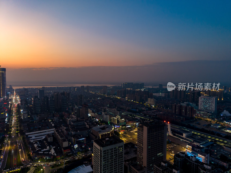 湖南岳阳晚霞夜景航拍图