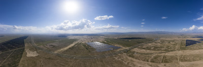 太阳能光伏发电厂航拍全景图