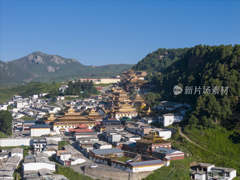 甘南郎木寺全景寺院金顶建筑航拍