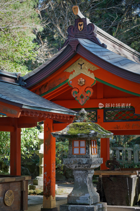 日本箱根神社，石灯塔