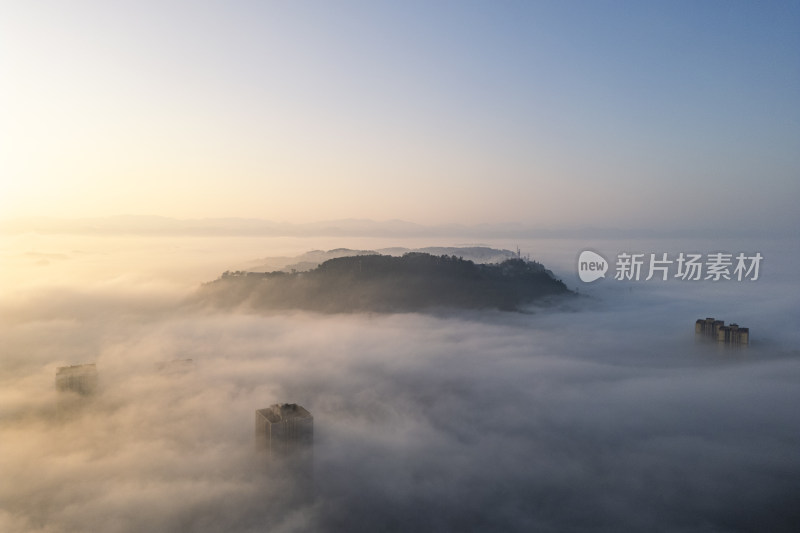 重庆市合川区清晨的平流雾航拍