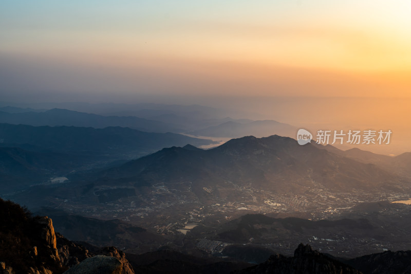 泰山瞻鲁台日出全景