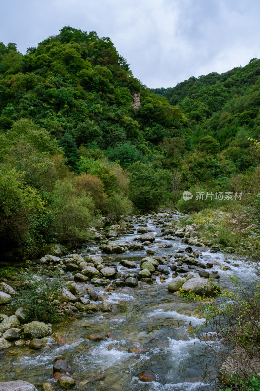 汉中留坝火烧店镇秦岭深处的山中小溪