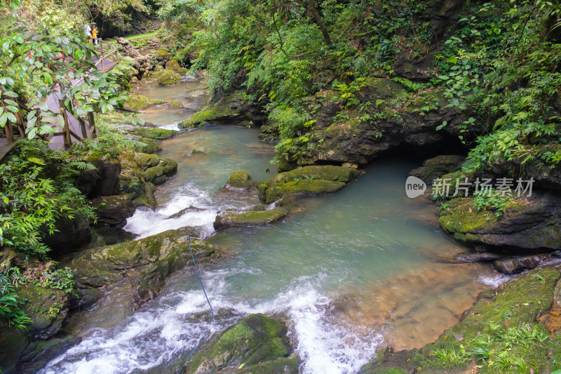 重庆黑山谷的瀑布水流景观