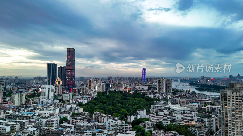 广西柳州城市晚霞夜幕降临航拍图