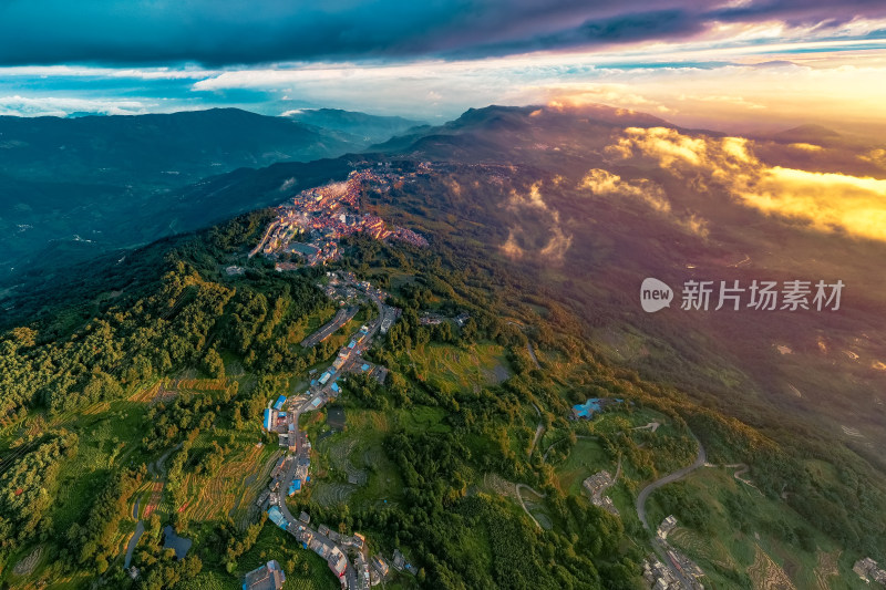 元阳哈尼小镇附近梯田日出