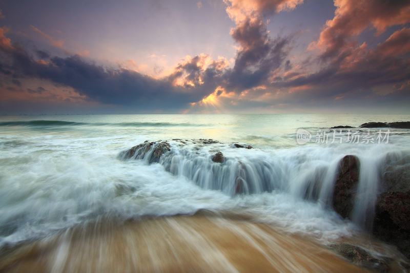 大海浪潮汹涌海浪波涛汹涌浪花巨浪