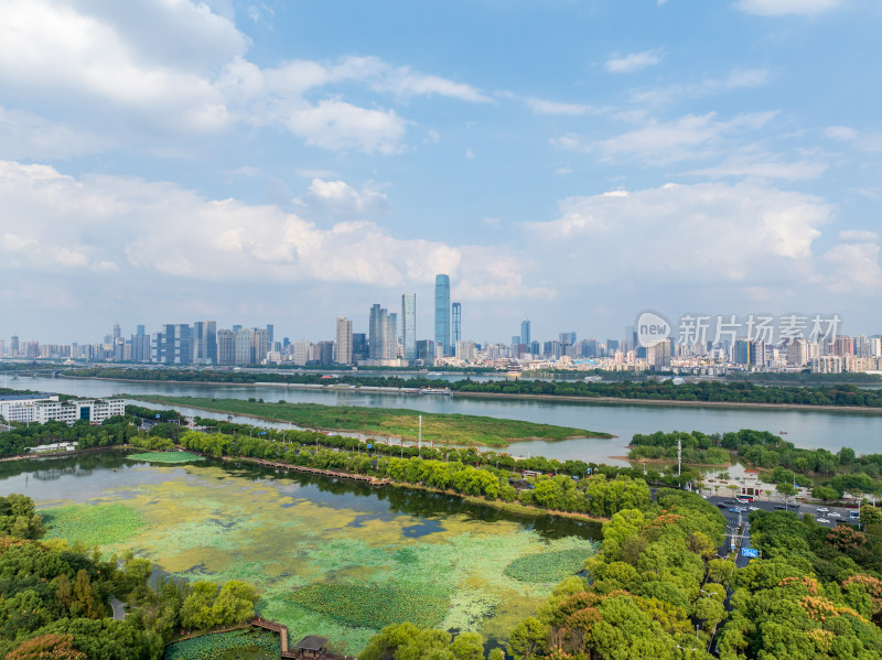 航拍长沙橘子洲头湘江两岸江景城市天际线