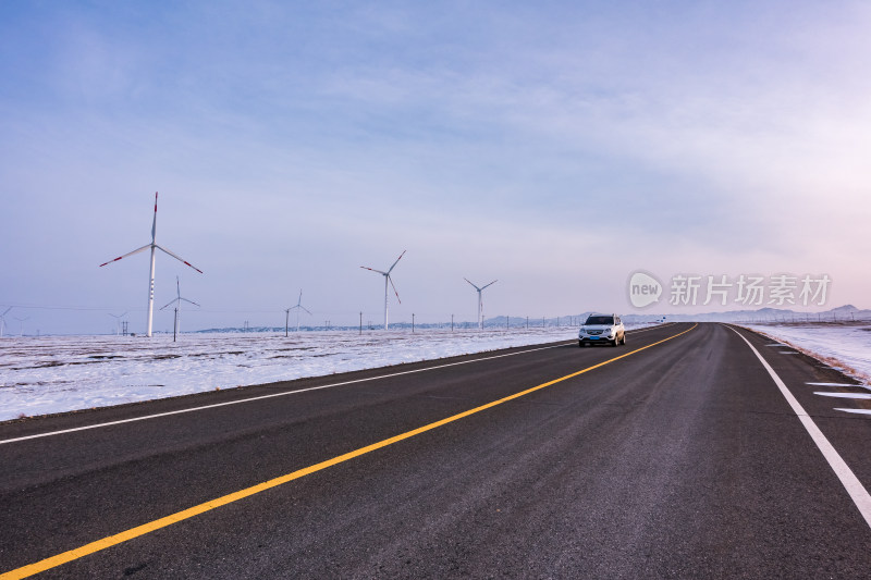 新疆冬季雪地公路