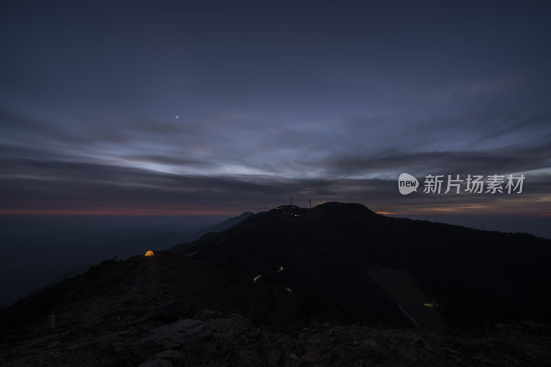 山顶观日出 山峦与天际线交织的美景