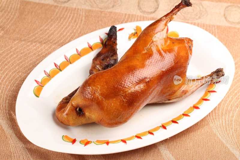 宫廷红枣木烤鸭