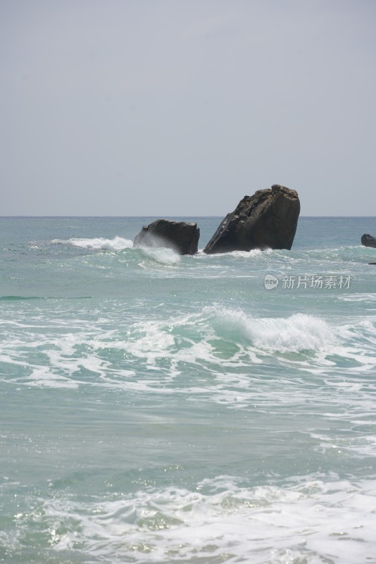 海南三亚万宁日月湾海浪