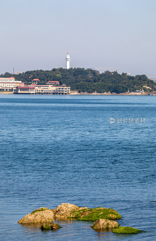 烟台东炮台遗址公园景观看烟台市海滨风光