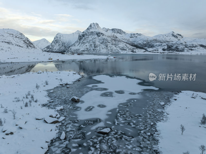 挪威罗弗敦群岛北极圈雷纳冬季雪景高空航拍