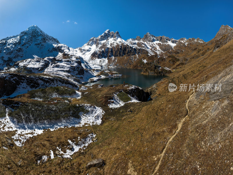 云南香格里拉南极洛雪山湖泊高空航拍