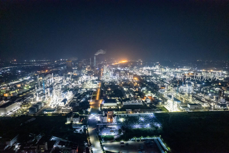 中国石化茂名石化夜景航拍图