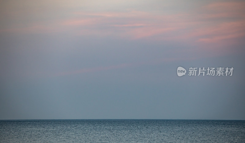 山东烟台海上日落晚霞景观