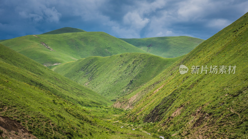 川西高原绿色山脉 起伏山峦