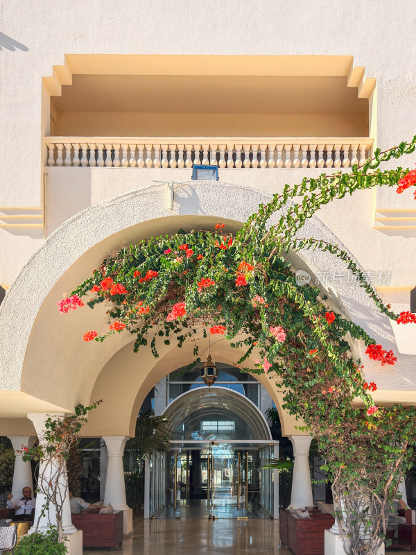 酒店入口拱形门花卉装饰景观