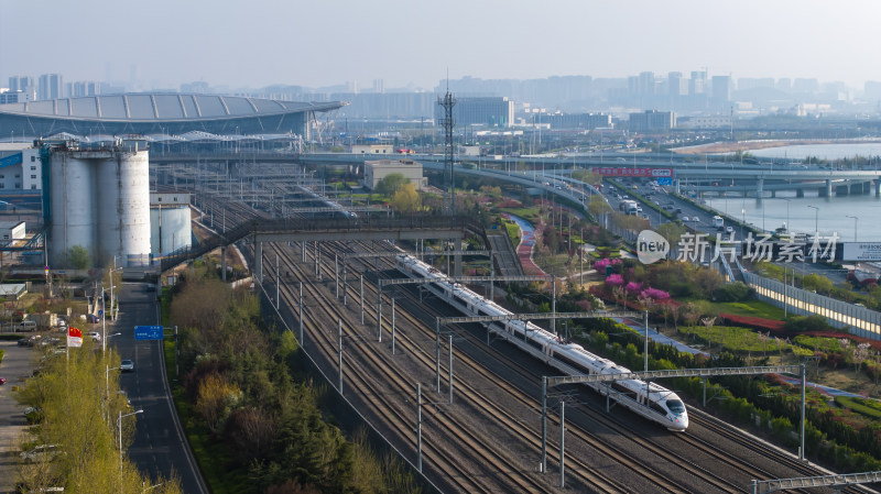 山东青岛高铁行驶进站出站航拍