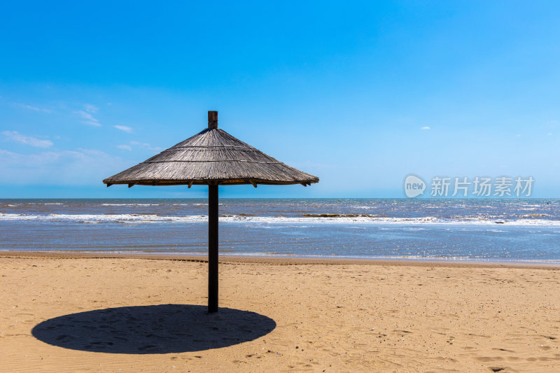 北戴河海滨沙滩遮阳伞