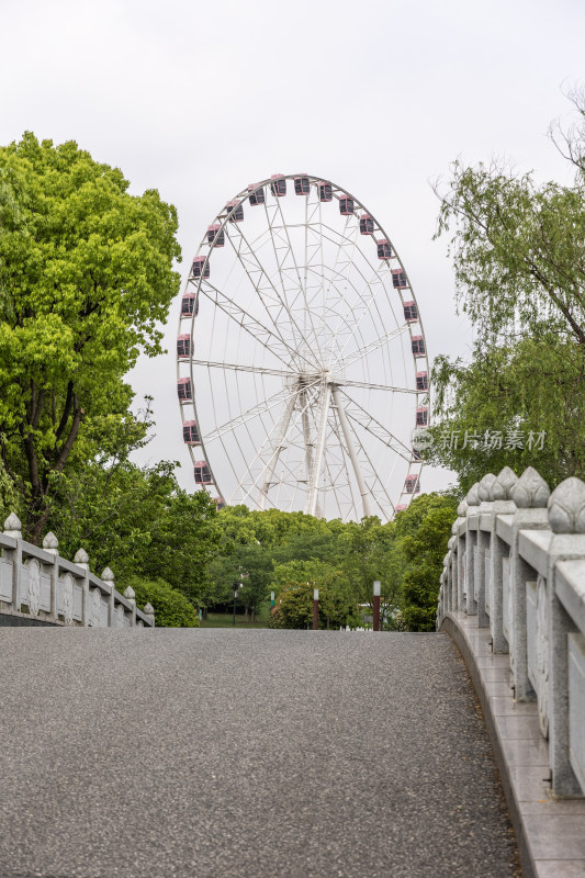 上海顾村公园摩天轮游乐园