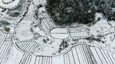 航拍乡村田园农业种植农田雪景