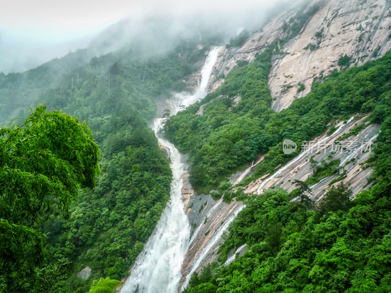 自然风光黄山风景区喀斯特地貌迎客松