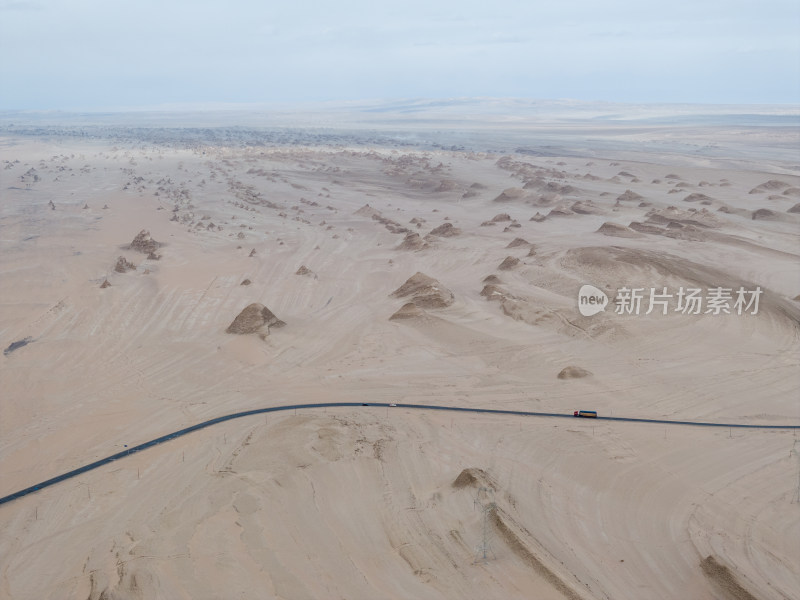 航拍货车行驶在青海荒漠中的315国道上