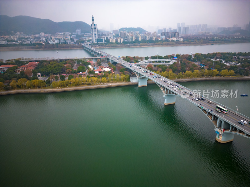 湖南长沙橘子洲大桥交通航拍图