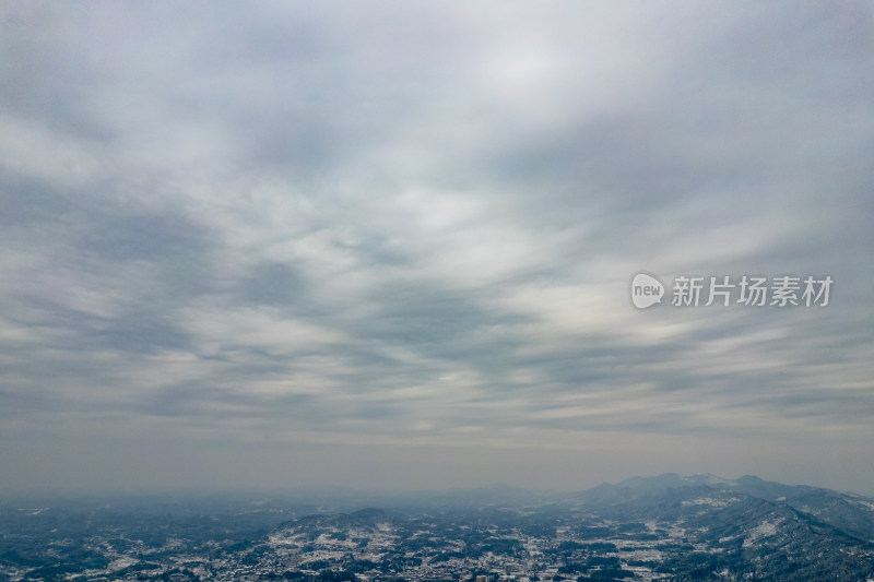 天空乌云暴雨来袭摄影图