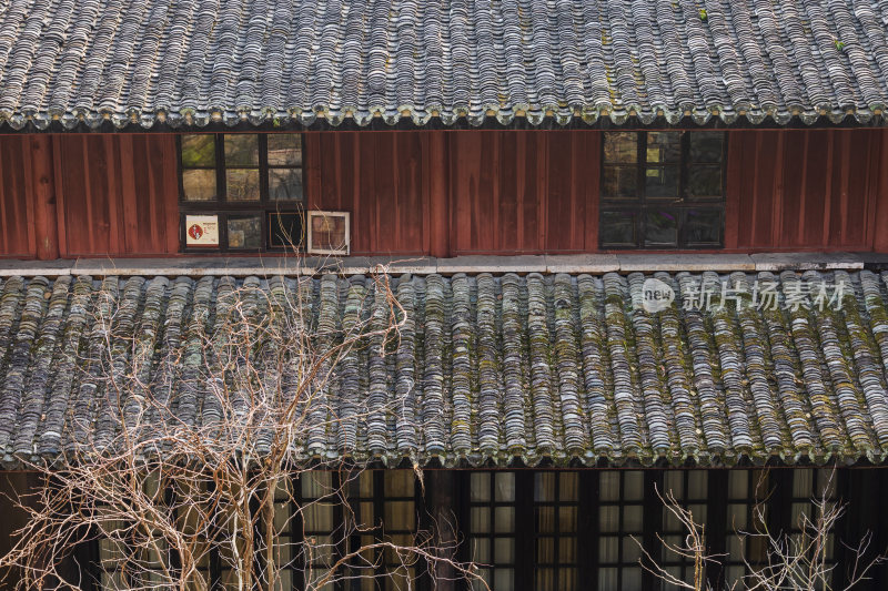 中式传统瓦房建筑局部