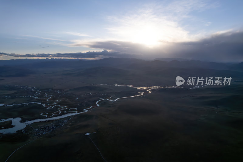 甘肃甘南玛曲阿万仓湿地蜿蜒河道草原航拍