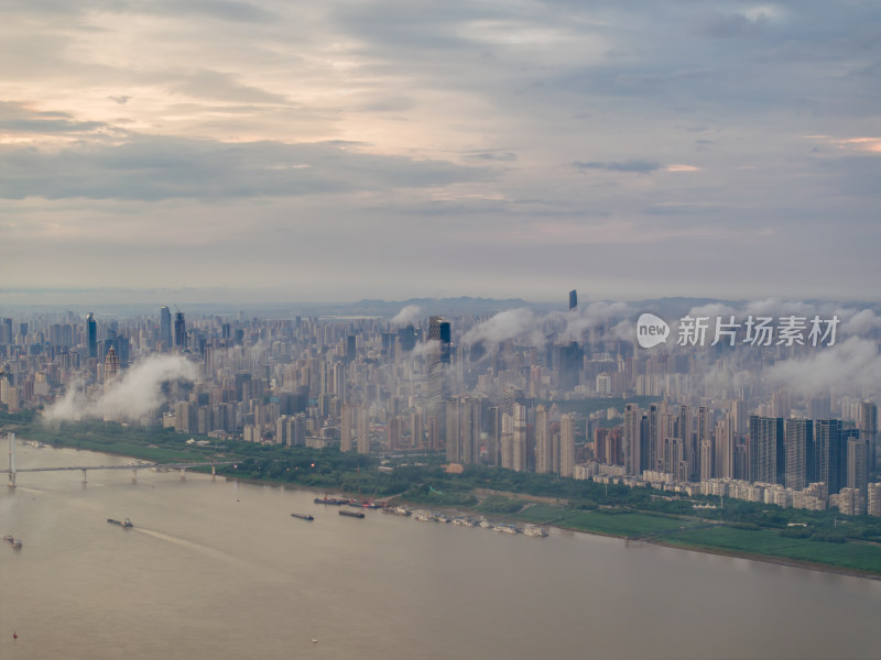 航拍夏季武汉暴雨后云雾中的城市风光