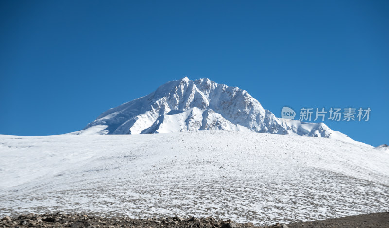 希夏邦马雪山特写