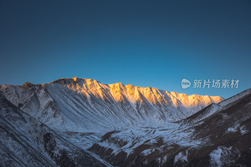 雪山日出日照金山自然风景