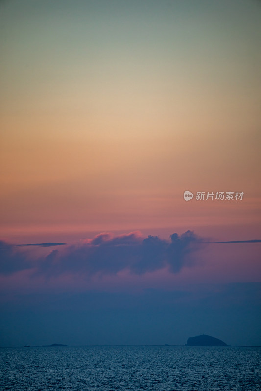 山东烟台东山栈桥海上日出海天相接一色景观