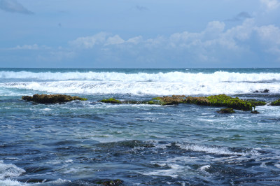 海浪和礁石