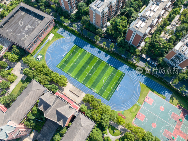 航拍杭州和家园小学崭新的足球场