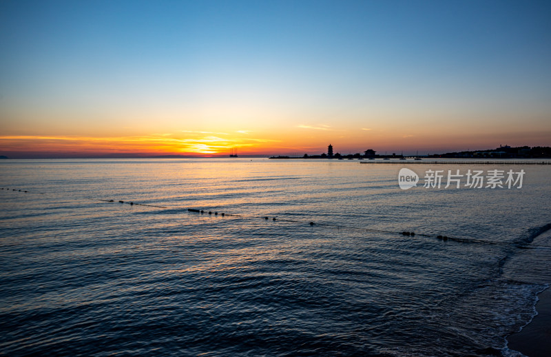 山东烟台蓬莱阁八仙过海景区海上日出景观