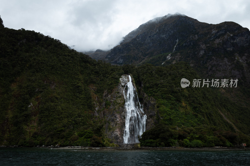 新西兰米佛峡湾Milford Sound