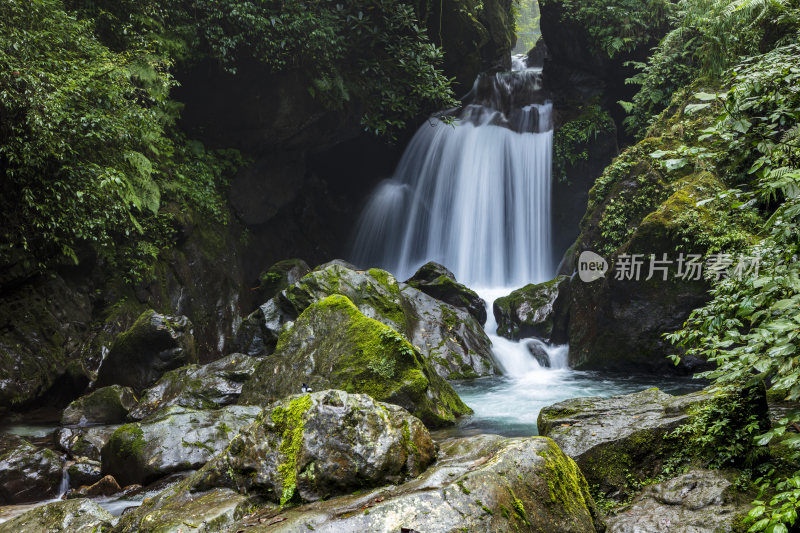 四川峨眉山清音阁溪流