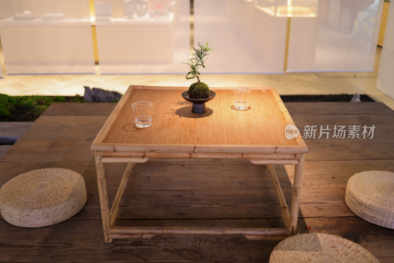 现代室内空间喝茶的桌椅布置