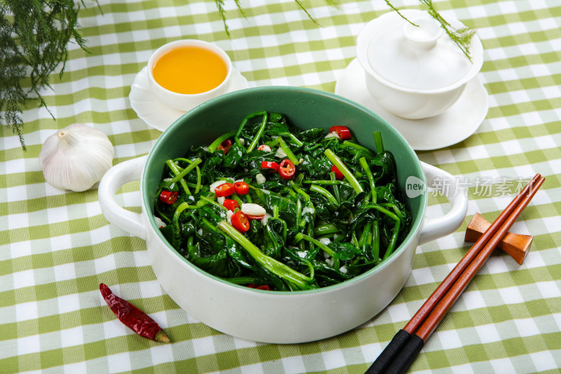 鲜香诱人炒菠菜