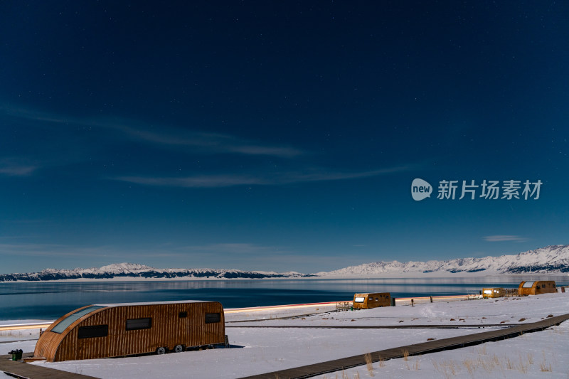 新疆赛里木湖冬季星空长曝光