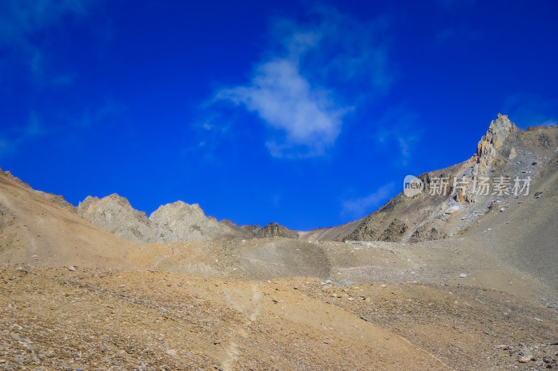 荒凉山峰山脉山脊